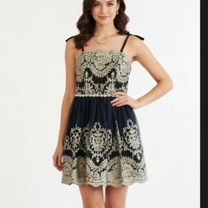 Elegant Black and gold mini prom party Dress size 3